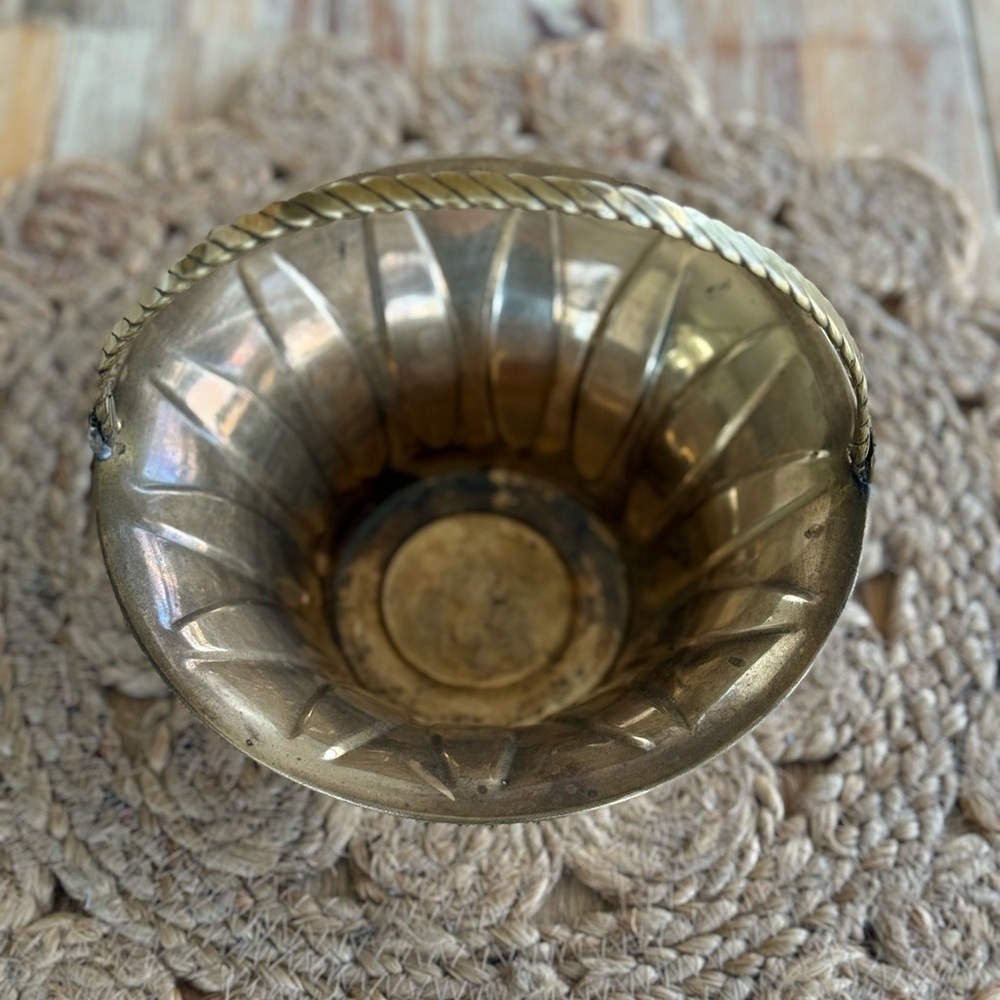 Vintage Brass Basket With Swiveling Handle - Picture 2 of 9